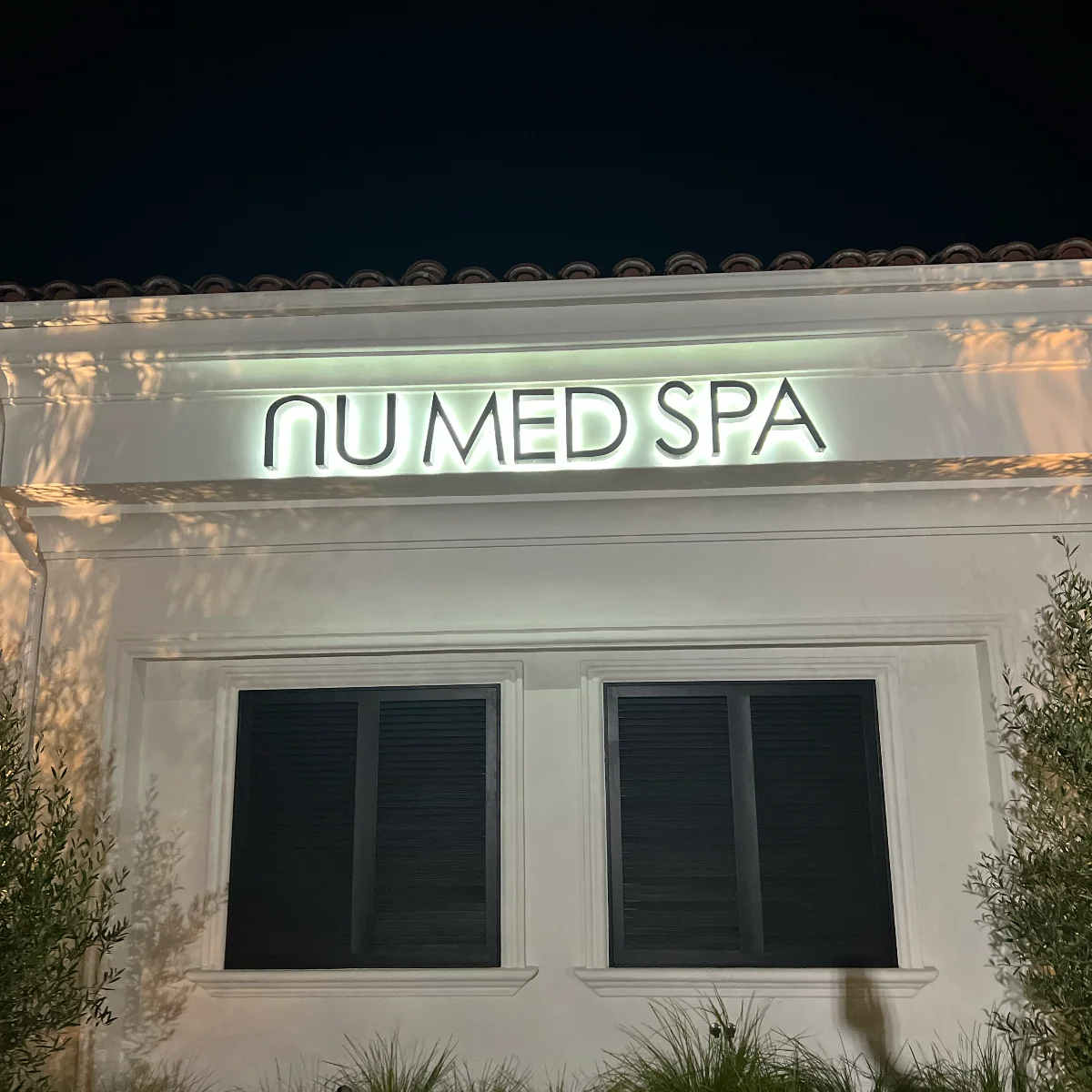 Backlit LED Channel Letters – Halo Lit 3D Storefront Sign